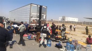 Migrantes de Nicaragua, Cuba, Haití y Honduras fueron abandonados en la caja de un tráiler en Monclova Migrantes de Nicaragua, Cuba, Haití y Honduras fueron abandonados en la caja de un tráiler en Monclova