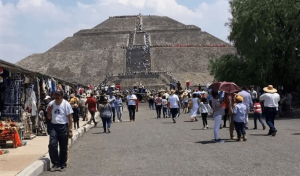 Este año nadie podrá cargarse de energía en Teotihuacán al llegar el equinoccio de primavera Este año nadie podrá cargarse de energía en Teotihuacán al llegar el equinoccio de primavera