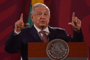 Plazas de Pemex serán para trabajadores con antigüedad: AMLO sobre manifestaciones de sindicalizados Plazas de Pemex serán para trabajadores con antigüedad: AMLO sobre manifestaciones de sindicalizados