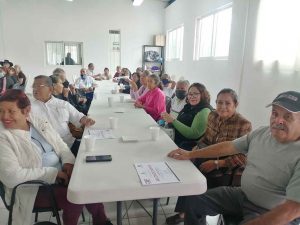 Reconocen a adultos mayores en concurso de dibujo Centro Gerontológico