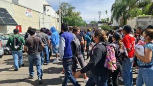 Se manifiestan trabajadores de Fespol por sus derechos laborales Se manifiestan trabajadores de Fespol por sus derechos laborales