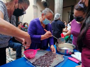 ¿Te gustaría aprender a hacer fresas cristalizadas? fresas cristalizadas