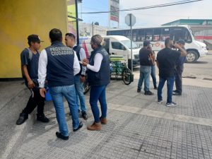 Quieren fuera de los cruceros a limpia parabrisas y vendedores Quieren fuera de los cruceros a limpia parabrisas y vendedores