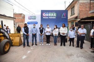 Pavimentan calles en colonias y comunidades Pavimentan calles en colonias y comunidades