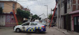 DERRIBA CONDUCTOR DE TOLVA POSTE DE LUZ DERRIBA CONDUCTOR DE TOLVA POSTE DE LUZ