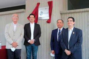 Devela César Prieto placa por los 25 años del SAT Devela César Prieto placa por los 25 años del SAT