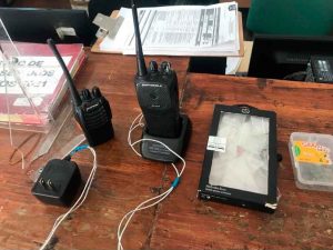 Detienen a hombre originario de Sinaloa con dosis de presunta droga y a mujer con radios portátiles Detienen a hombre originario de Sinaloa con dosis de presunta droga y a mujer con radios portátiles
