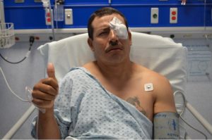 Un cargador de costales de legumbres de la Central de Abasto recibió un trasplante de córnea y volvió a ver. Un cargador de costales de legumbres de la Central de Abasto recibió un trasplante de córnea y volvió a ver.