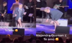 Cae Alejandra Guzmán en pleno concierto Cae Alejandra Guzmán en pleno concierto