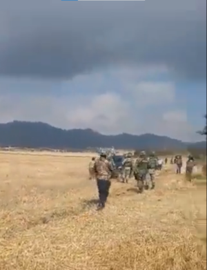 Huachicoleros operan frente a elementos del ejército mexicano (vídeo) Huachicoleros operan frente a elementos del ejército mexicano (vídeo)