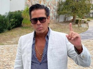 ¿Roberto Palazuelos cantante? ¿Roberto Palazuelos cantante?