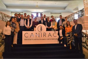 El Sistema de Salud Gto se une al exhorto empresarial para los restauranteros y eviten vender bebidas alcohólicas a menores de edad. El Sistema de Salud Gto se une al exhorto empresarial para los restauranteros y eviten vender bebidas alcohólicas a menores de edad.