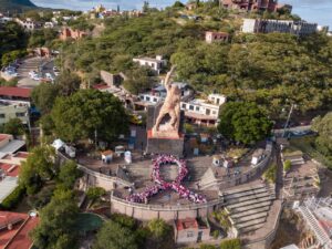 Con mega listón rosa, conmemoran Día contra el Cáncer de Mama en Guanajuato Con mega listón rosa, conmemoran Día contra el Cáncer de Mama en Guanajuato