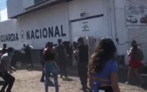 Guardia Nacional abre fuego contra civiles en Jalisco (Vídeo) Guardia Nacional abre fuego contra civiles en Jalisco (Vídeo)