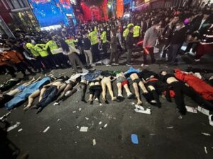 Más de 100 muertos tras estampida en Corea del Sur Más de 100 muertos tras estampida en Corea del Sur