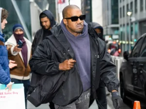 Kanye West se esta quedando sin contratos Kanye West se esta quedando sin contratos