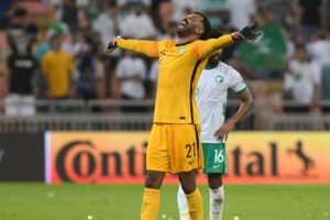 Mohammed Al Owais, el saudí que opacó a Messi y que sintió a Alá en la cancha del Lusail Mohammed Al Owais, el saudí que opacó a Messi y que sintió a Alá en la cancha del Lusail