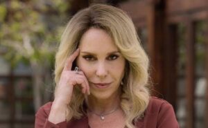 Azela Robinson sustituira a Rebecca Jones Azela Robinson sustituira a Rebecca Jones