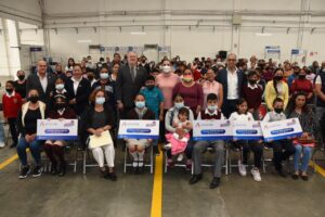 ENTREGAN APOYOS PARA EL IMPULSO A LA PERMANENCIA EDUCATIVA ENTREGAN APOYOS PARA EL IMPULSO A LA PERMANENCIA EDUCATIVA