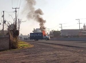 Amanece Guanajuato con quema de vehículos y narco bloqueos en carreteras Amanece Guanajuato con quema de vehículos y narco bloqueos en carreteras