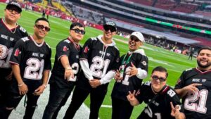 Abuchean al Grupo Firme en partido de la NFL Abuchean al Grupo Firme en partido de la NFL