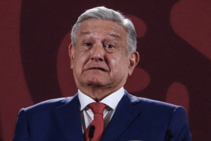 Entre desmayos, y presuntos acarreados; AMLO da informe de gobierno Entre desmayos, y presuntos acarreados; AMLO da informe de gobierno