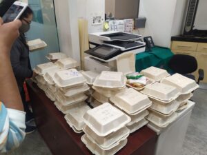 Morena se “disculpa” con reporteros, regalando tortas Morena se “disculpa” con reporteros, regalando tortas