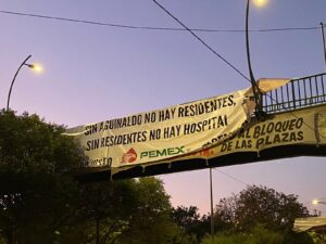 PEMEX deja sin pago a residentes de hospital; realizan protesta PEMEX deja sin pago a residentes de hospital; realizan protesta