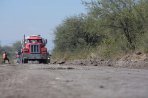 Asfaltado de Camino de Acceso a Refugio de Ríos en construcción Asfaltado de Camino de Acceso a Refugio de Ríos en construcción