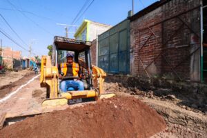 CONTINÚAN TRABAJOS DE URBANIZACIÓN DE CALLES CONTINÚAN TRABAJOS DE URBANIZACIÓN DE CALLES