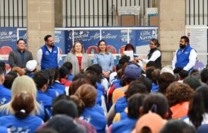 RECONOCEN TRABAJO DE VOLUNTARIOS EN VILLA NAVIDEÑA RECONOCEN TRABAJO DE VOLUNTARIOS EN VILLA NAVIDEÑA