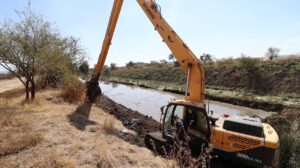LIMPIAN RÍOS Y CANALES LIMPIAN RÍOS Y CANALES