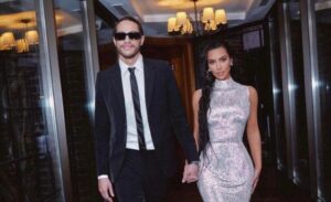 Pete Davidson se borra los tatuajes en honor a Kim Kardashian Pete Davidson se borra los tatuajes en honor a Kim Kardashian