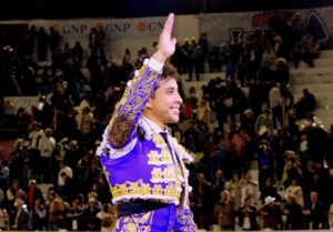 FESTIVA Y CON ARTE LA CORRIDA EN LA PLAZA LA LUZ FESTIVA Y CON ARTE LA CORRIDA EN LA PLAZA LA LUZ