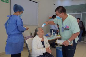 15 Adultos Mayores participan en Programa Grandes Sonrisas 15 Adultos Mayores participan en Programa Grandes Sonrisas