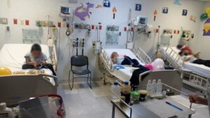 El Sistema de Salud Gto. invierte más de 70 millones de pesos al año para el tratamiento de niños con enfermedades raras. El Sistema de Salud Gto. invierte más de 70 millones de pesos al año para el tratamiento de niños con enfermedades raras.
