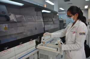 Procesa ROBOT más de 400 muestras diarias de sangre en el Hospital General León. Procesa ROBOT más de 400 muestras diarias de sangre en el Hospital General León.