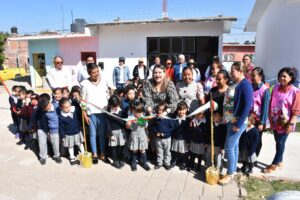 Chío Cervantes supervisa obras de apoyo a Instituciones Educativas Chío Cervantes supervisa obras de apoyo a Instituciones Educativas