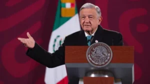 AMLO respalda que una mujer presida el INE AMLO respalda que una mujer presida el INE