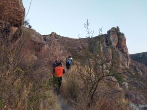 Rescatan sano y salvo a joven en el cerro de la Bufa Rescatan sano y salvo a joven en el cerro de la Bufa