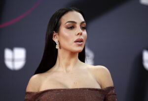 El polémico mensaje de Georgina Rodríguez que la convirtió en blanco de críticas El polémico mensaje de Georgina Rodríguez que la convirtió en blanco de críticas