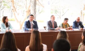 Guanajuato se Hermana con Aguascalientes, al ser el estado de honor invitado a la Feria de San Marcos 2023. Guanajuato se Hermana con Aguascalientes, al ser el estado de honor invitado a la Feria de San Marcos 2023.