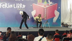 Presentan concierto de «Los tres cochinitos jazz» para los pequeños del hogar Presentan concierto de «Los tres cochinitos jazz» para los pequeños del hogar