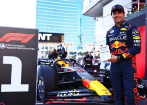 Triunfa Checo Pérez en primer sprint de F1 2023 en Azerbaiyán Triunfa Checo Pérez en primer sprint de F1 2023 en Azerbaiyán
