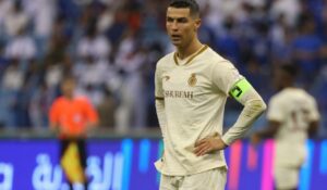 Piden aficionados que se deporte a Cristiano Ronaldo tras seña obscena en partido Piden aficionados que se deporte a Cristiano Ronaldo tras seña obscena en partido