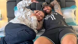 Maluma se despide de Bastian, el pequeño al que le regaló una casa Maluma se despide de Bastian, el pequeño al que le regaló una casa