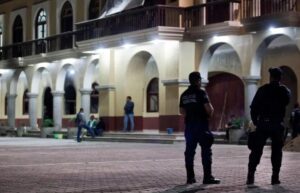 Lincha una turba de 150 personas a un hombre por robarse unos brócolis por hambre Lincha una turba de 150 personas a un hombre por robarse unos brócolis por hambre