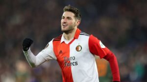 “Ellos están en otro nivel” declara Santiago Giménez tras comparaciones con Chicharito y Luis García “Ellos están en otro nivel” declara Santiago Giménez tras comparaciones con Chicharito y Luis García