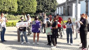 Se manifiestan colectivos feministas en Irapuato Se manifiestan colectivos feministas en Irapuato