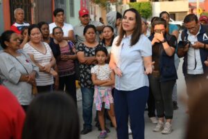 ESCUCHAN PETICIONES DE VECINOS EN COLONIAS POPULARES ESCUCHAN PETICIONES DE VECINOS EN COLONIAS POPULARES